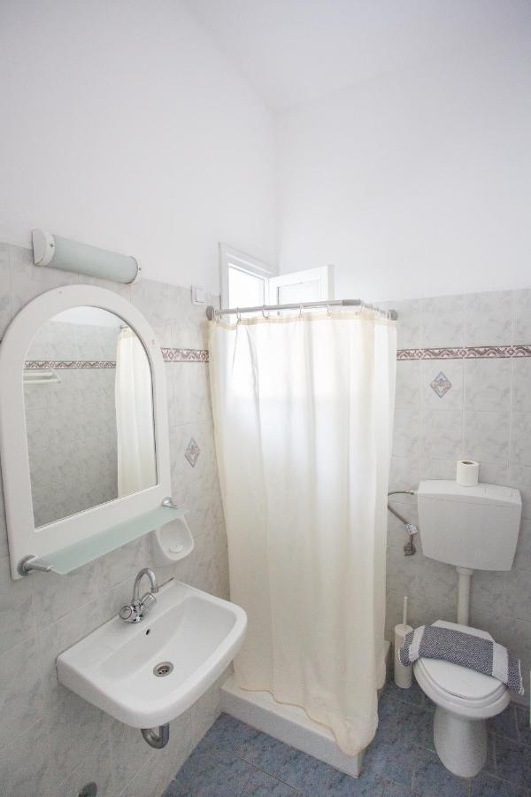 Louiza Hotel باروس المظهر الخارجي الصورة
